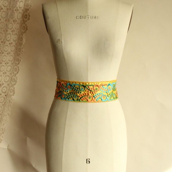 Vintage 1980s 1990s Belt, Ethnic Folk Art Yellow Satin Floral Embroidered Wide - Picture 2 of 10